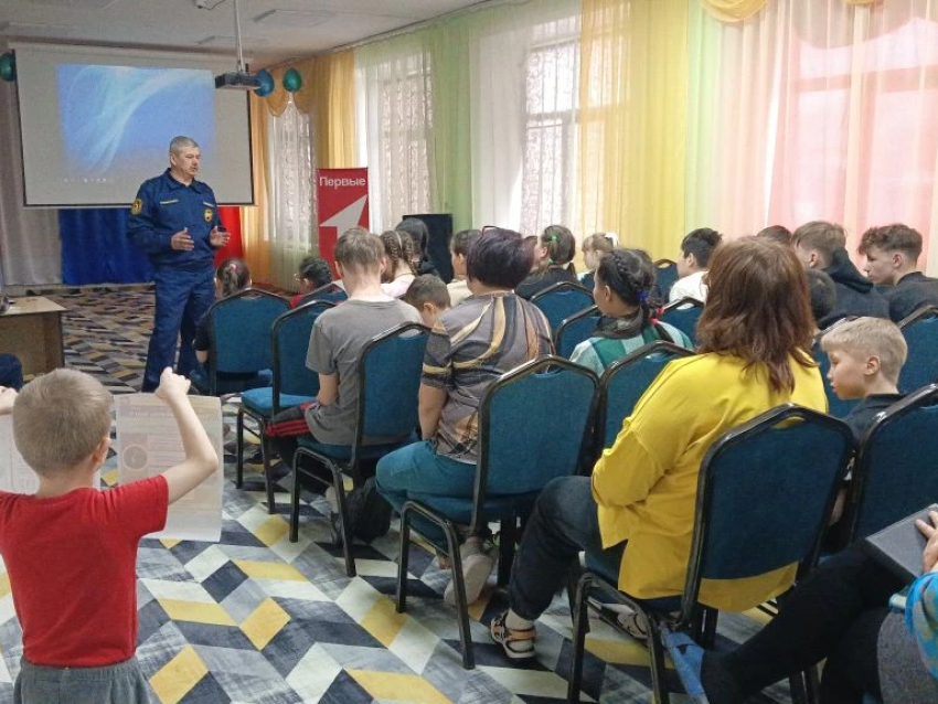 Воспитанникам Сретенского социально-реабилитационного центра рассказали о мерах безопасности в пожароопасный период